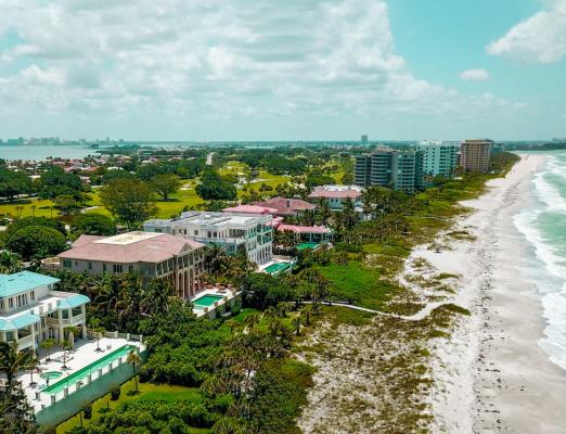 luxury houses near the ocean